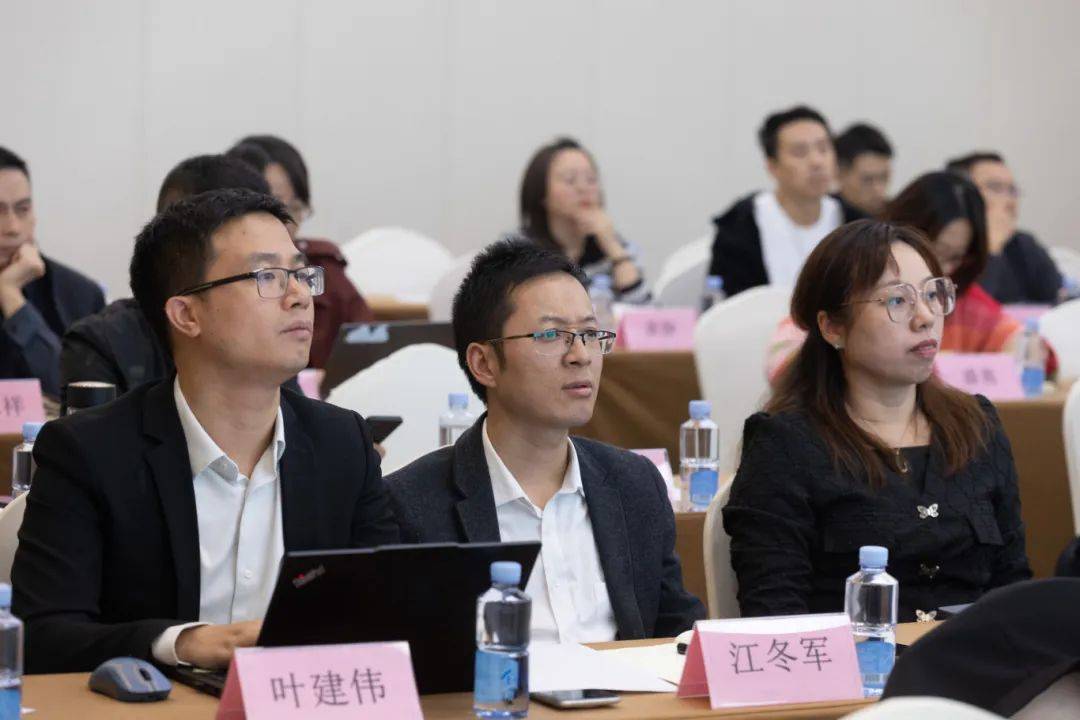 聚焦 | 华神科技举办新《公司法》专题培训，深化员工法律意识与合规文化
