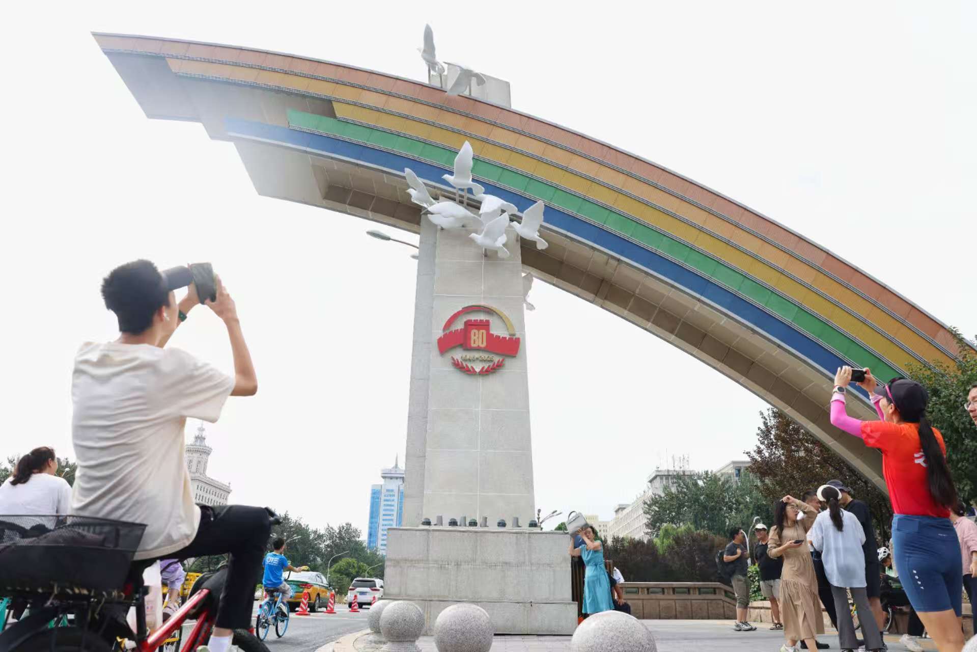北京将升挂国旗红旗约23万面
