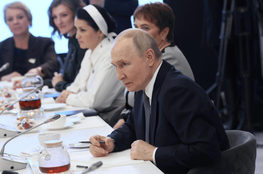 特朗普特使大谈俄乌冲突:俄罗斯其实很脆弱,中国一天之内就能让他们停火!