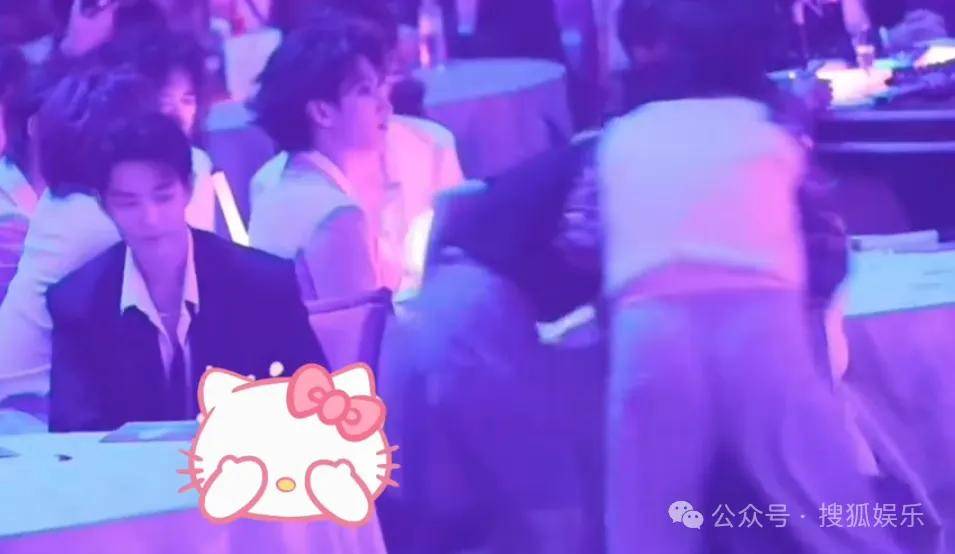 这场晚会台下简直是追星现场，名场面太多了吧？