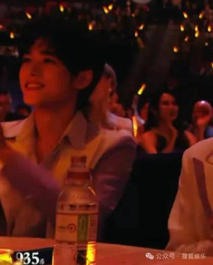 这场晚会台下简直是追星现场，名场面太多了吧？