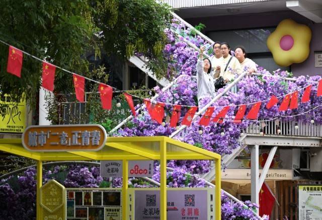 假日经济活力观察：“出入口经济”点亮西安城墙