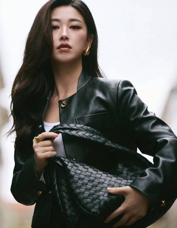 时装周上的女明星，秋冬氛围感一键封顶！