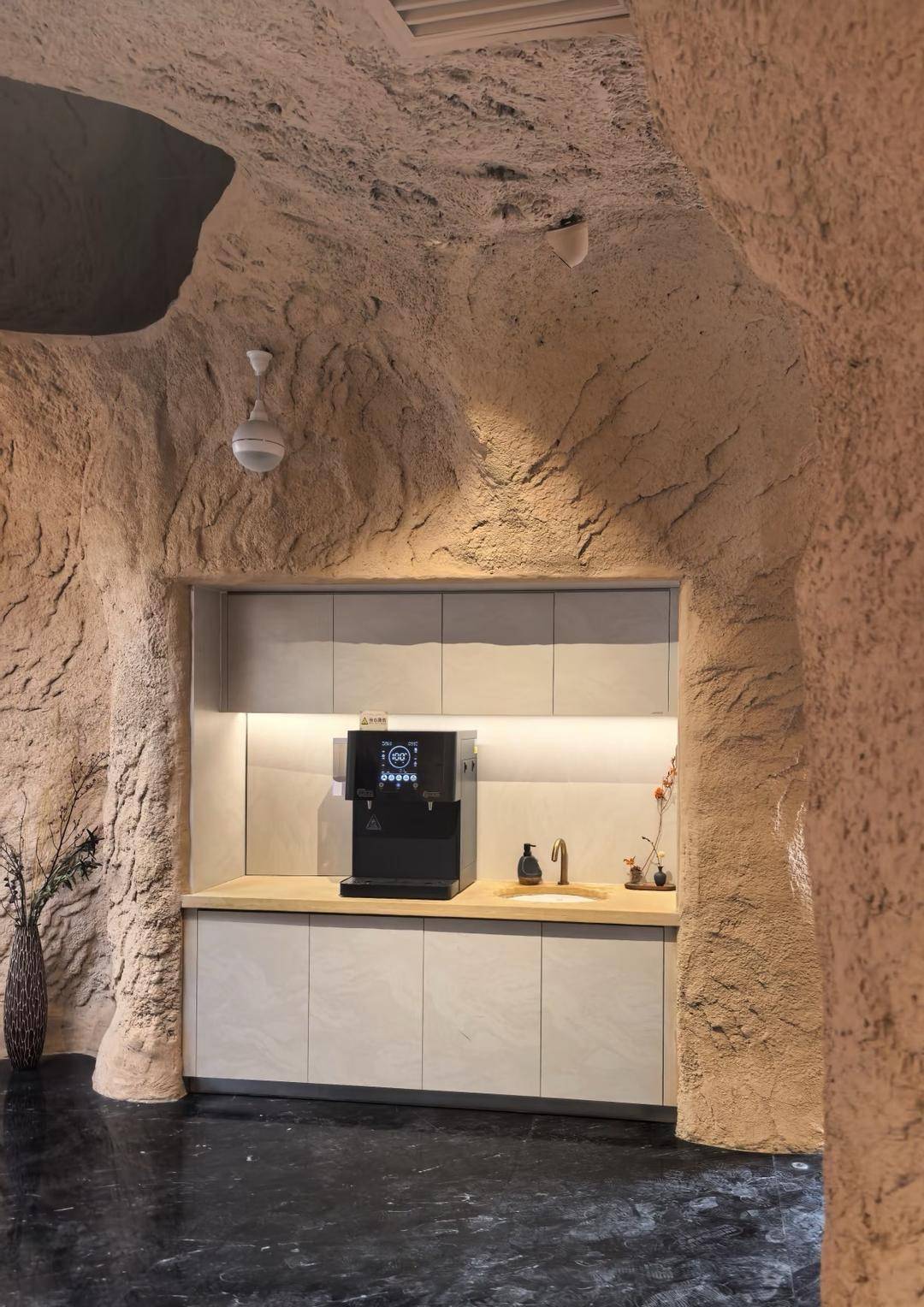 敦煌一“豪华”公厕成网红打卡点 管理单位：初心是传播地域文化特色