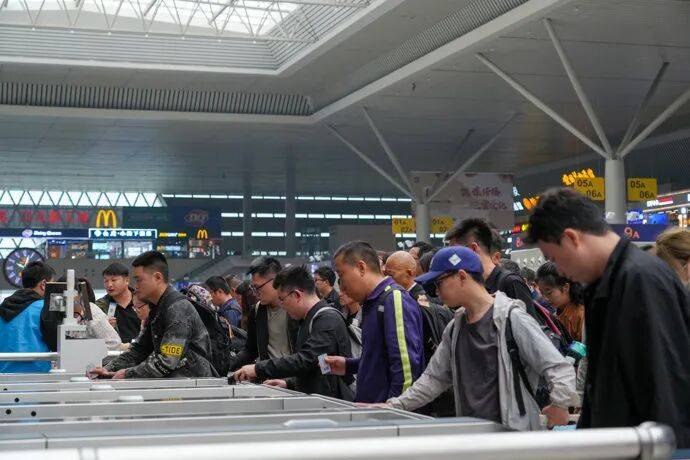 104.8万！郑州铁路单日客发量创历史新高