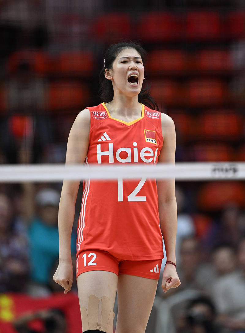 十五运|中国女排两大主攻对决,李盈莹坦言要向前辈学习:朱婷在,就不算爆冷